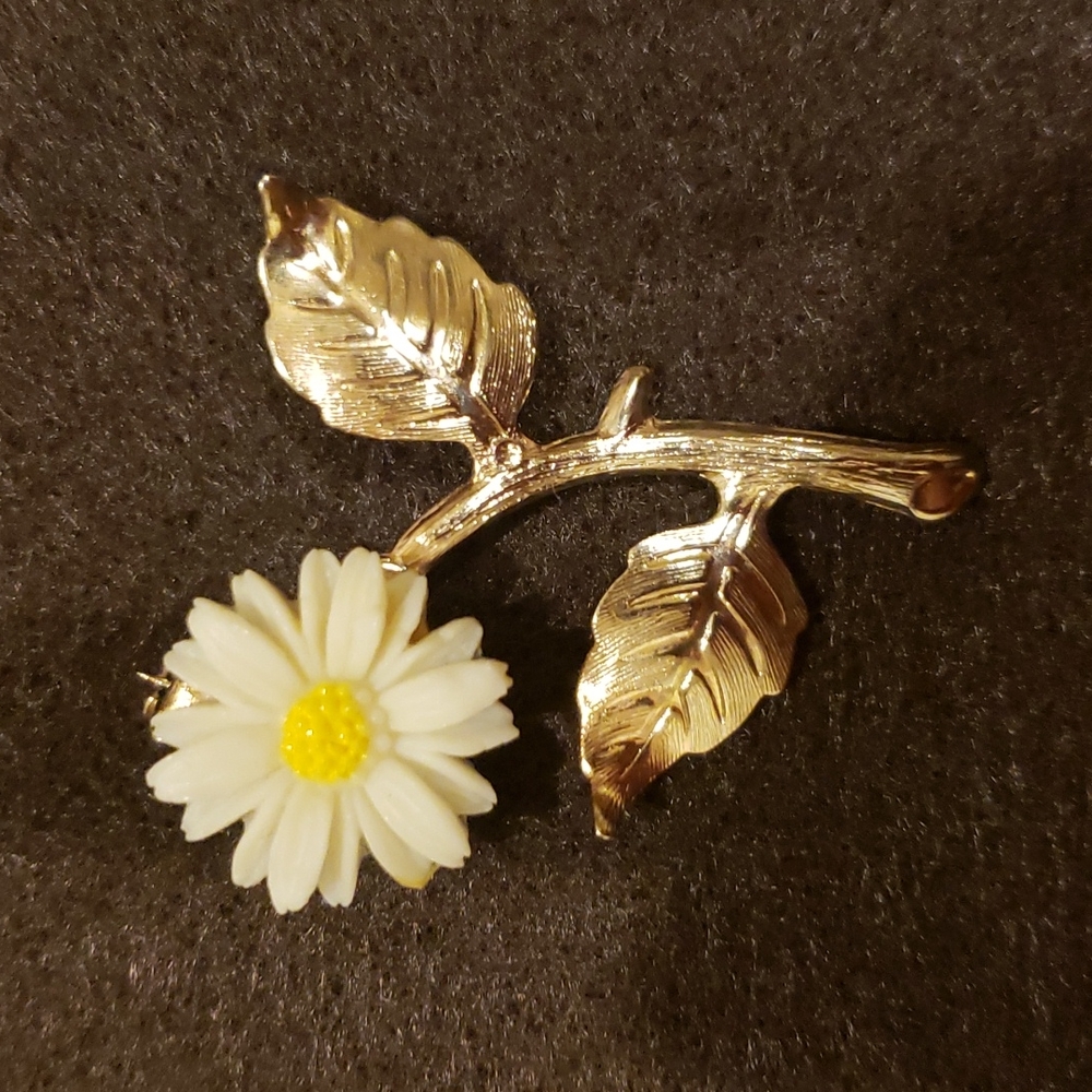 Beautiful vintage brooche
